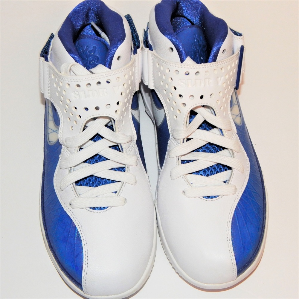 NEW Nike Shoes Women 9.5 athletic Basketball LaBron James blue